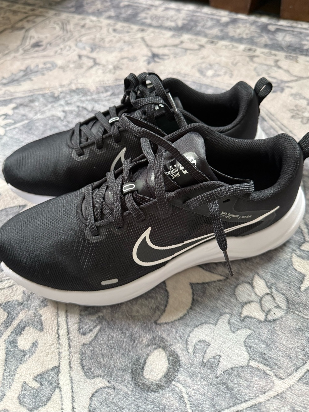 Nike men’s size 8.5  Black with White Swoosh Athletic Sneakers new